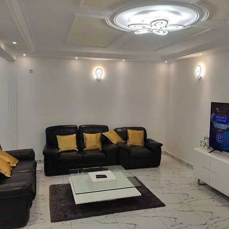 Appartement Meuble A Simbock Non Loin De Dovv Yaounde Exterior photo