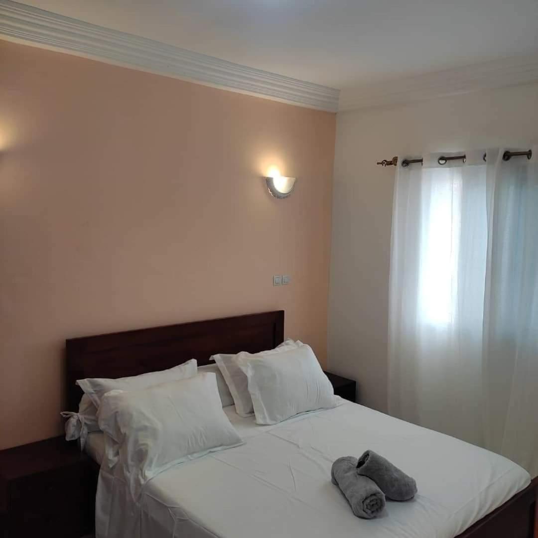 Appartement Meuble A Simbock Non Loin De Dovv Yaounde Exterior photo