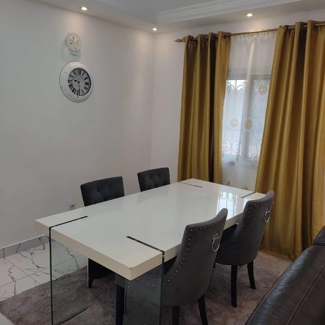 Appartement Meuble A Simbock Non Loin De Dovv Yaounde Exterior photo